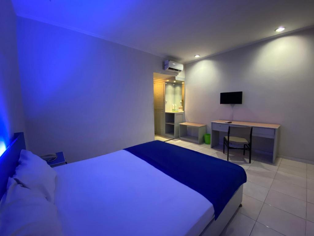 Kharisma Hotel Мадиун Экстерьер фото