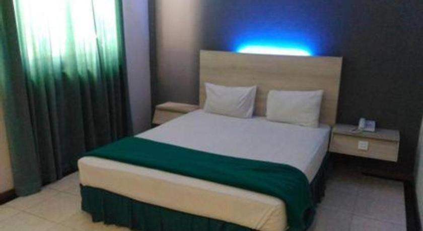 Kharisma Hotel Мадиун Экстерьер фото